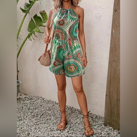 SO CHIC BOUTIQUE ADORABLE ROMPER! - Picture 5 of 5